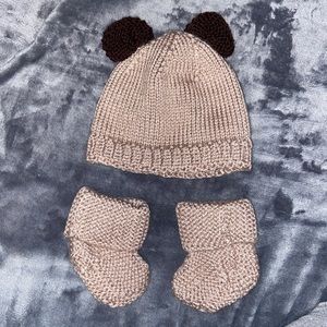 Handmade knitted newborn bear hat and socks